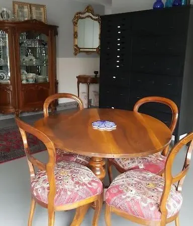 Appartement Pour Un Couple, Jardin Genève