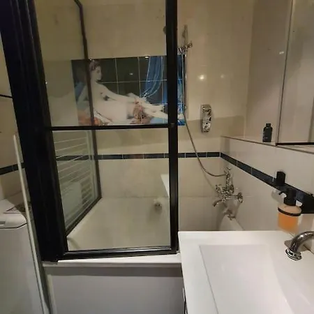 Appartement Pour Un Couple, Jardin Genève
